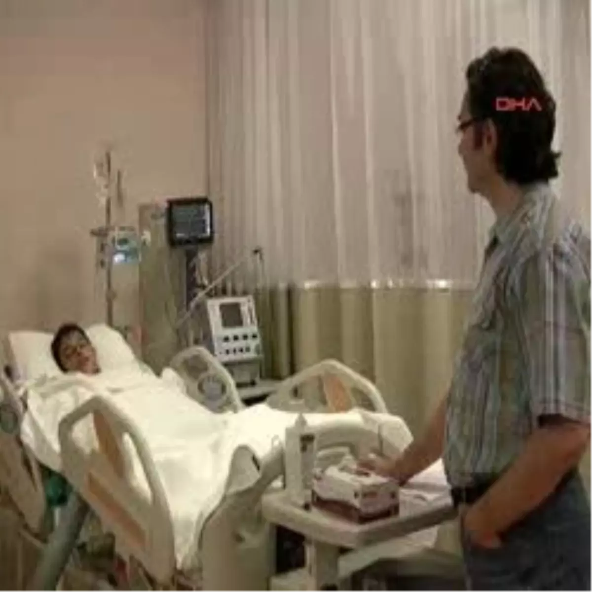 Kopan Kolu Yerine Yeniden Dikilebilmek İçin Sağlam Olan Koluna Dikildi