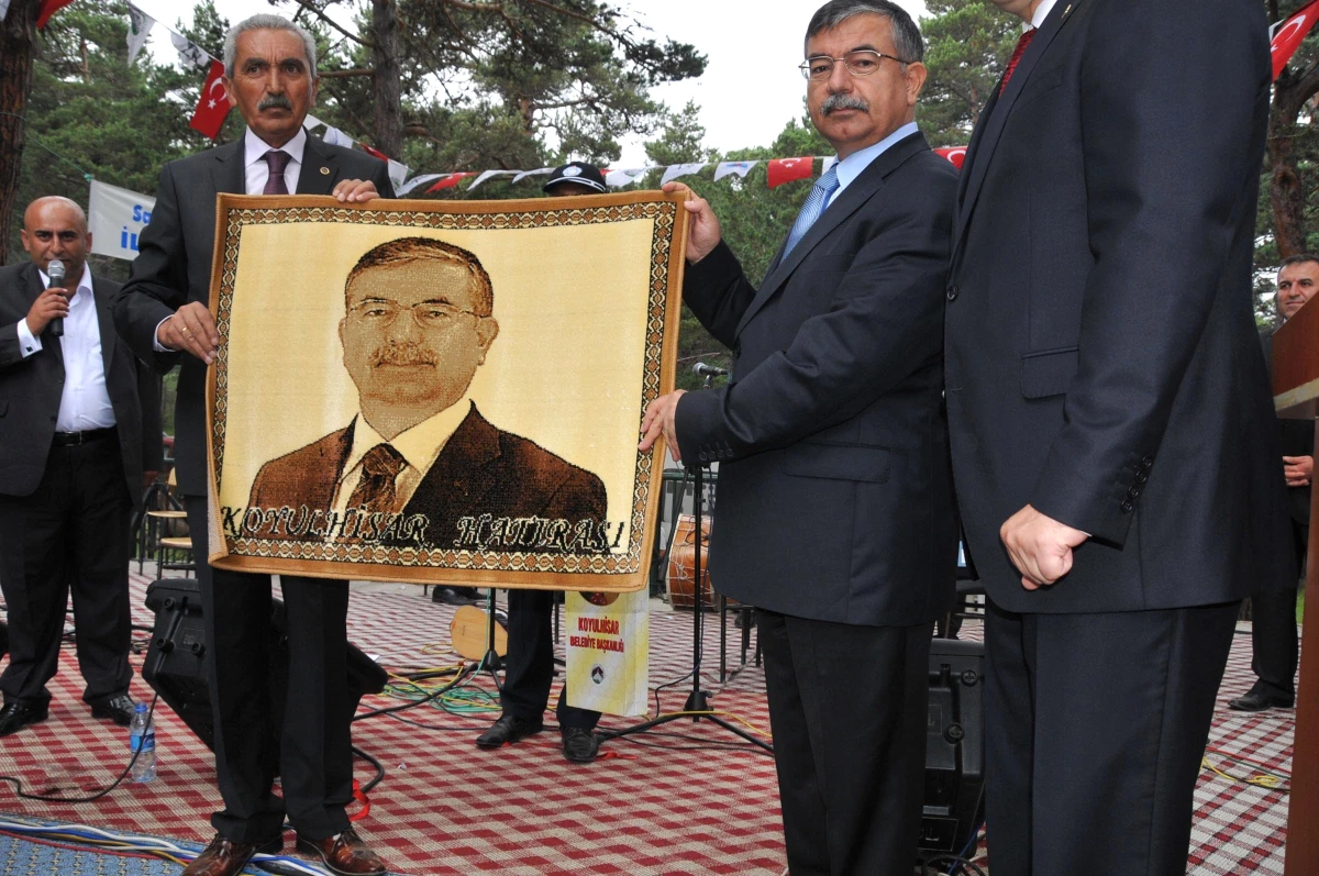 Milli Savunma Bakanı İsmet Yılmaz, Sivas\'ta Festivale Katıldı