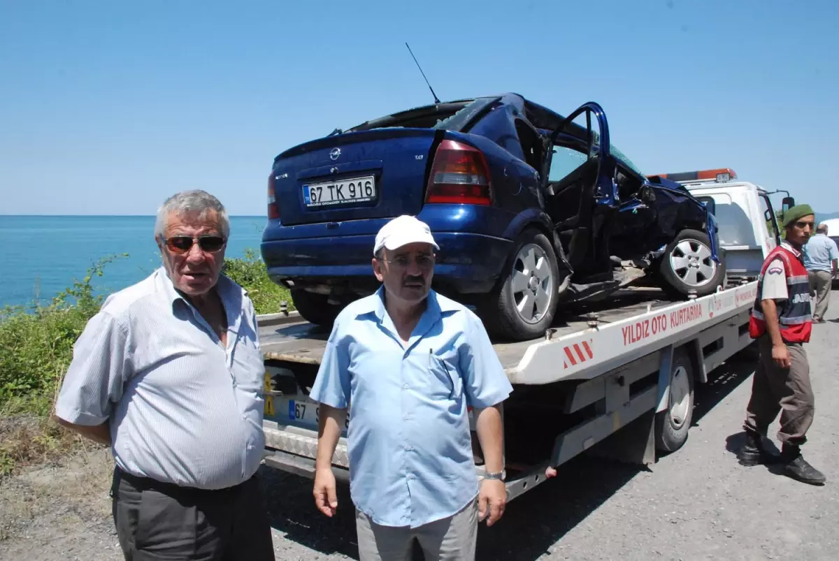 Otomobiller Çarpıştı: 1 Ölü, 13 Yaralı