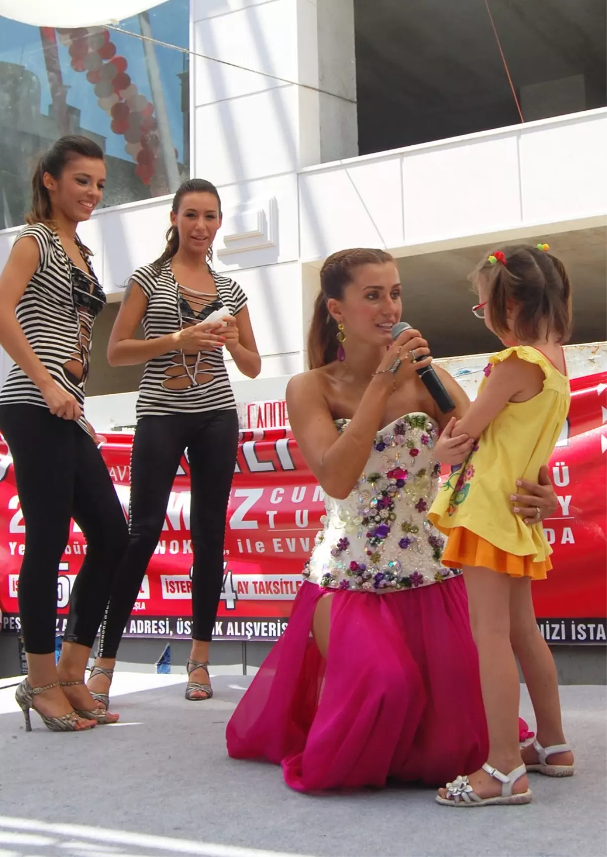 Tuğba Özay\'ı Çıldırtan Açılış