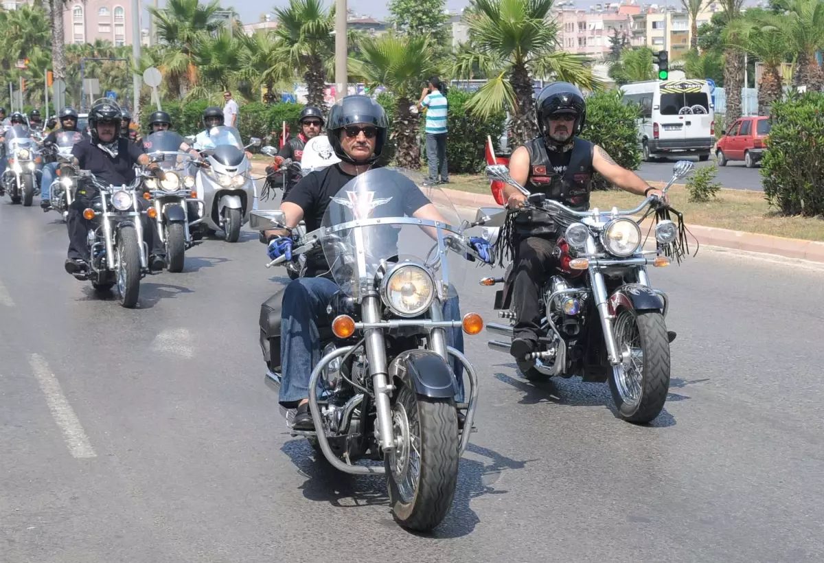 Chopper Motosiklet Tutkunları Mersin\'de Buluştu