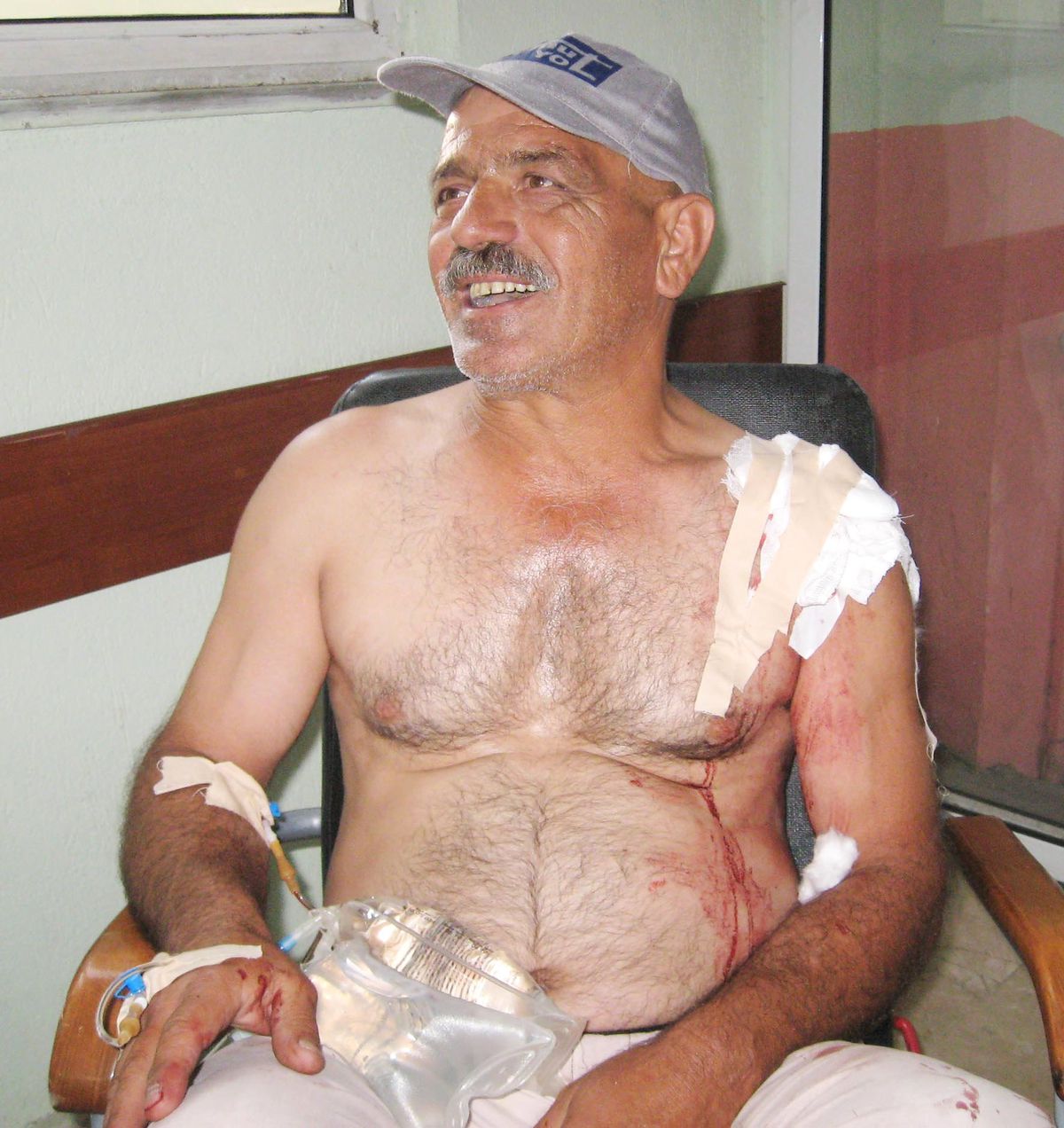 Çoban, \'koyunları Yoldan Çek\' Diyen Sürücüyü Vurdu