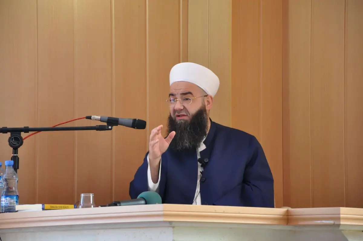 Cübbeli Ahmet Hoca\'dan Hafızlara \'şike\' Vaazı