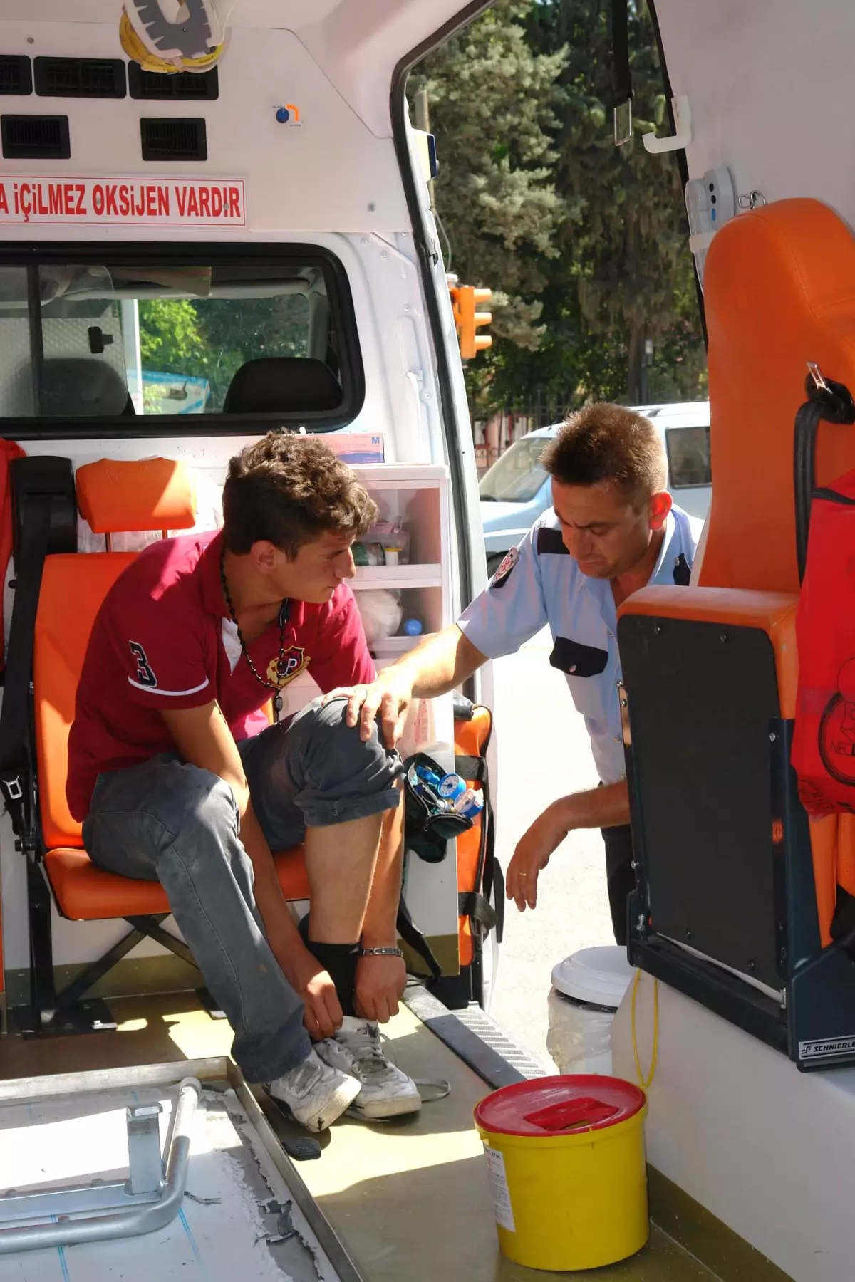 Polisten Kaçarken Kaldırımdaki Yayalara Çarptı