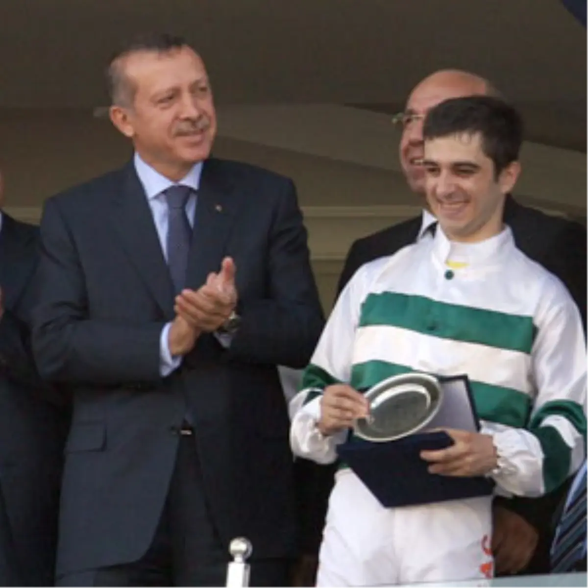 Erdoğan Torununu Ona Teslim Etti