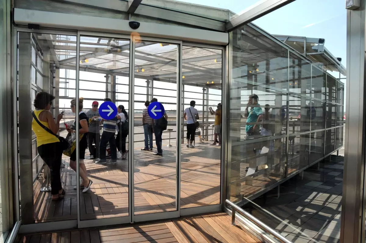 Atatürk Havalimanı\'nda İç Hatlar\'a da Sigara İçme Bölümü Açıldı