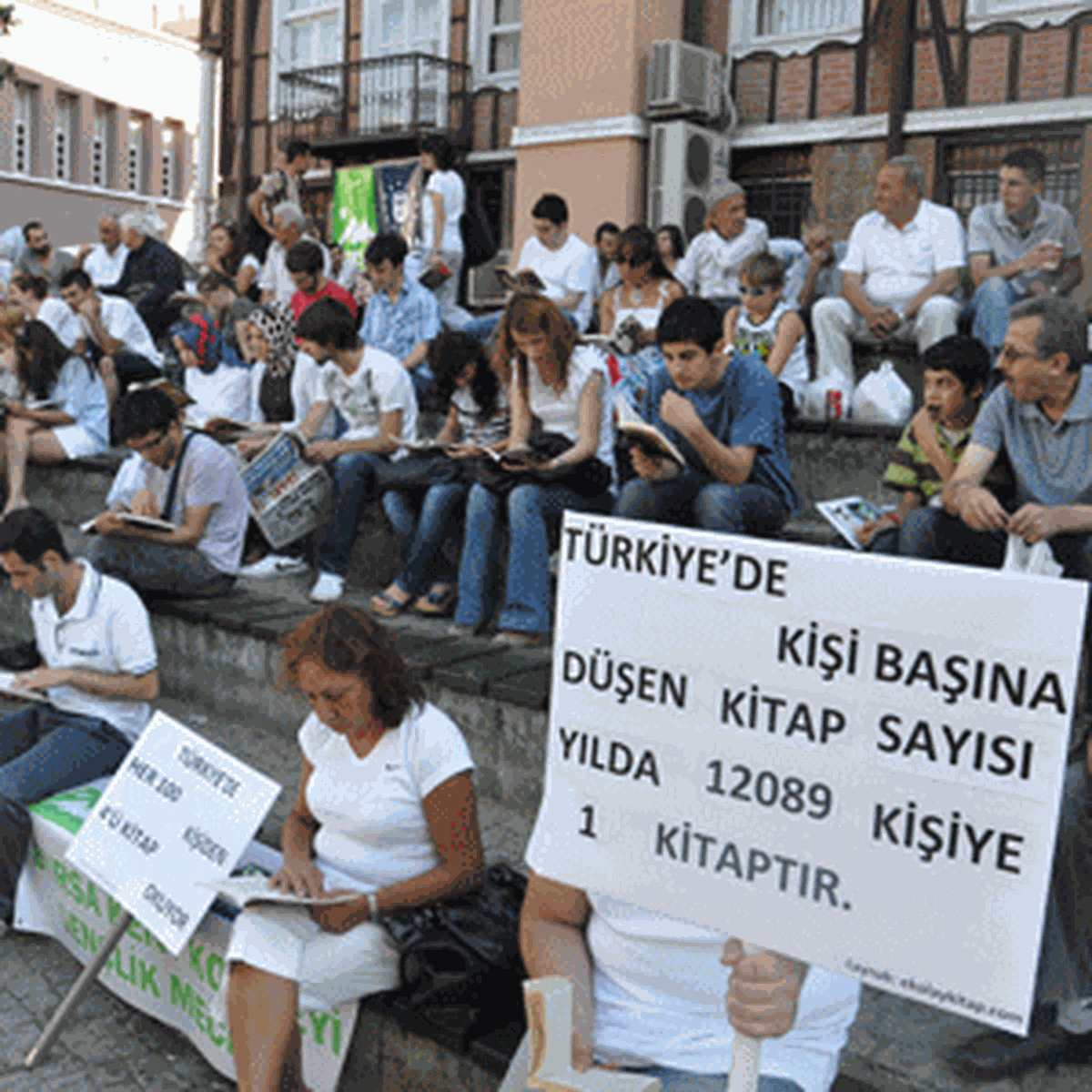 Gençler Toplumu Okutmaya Kararlı