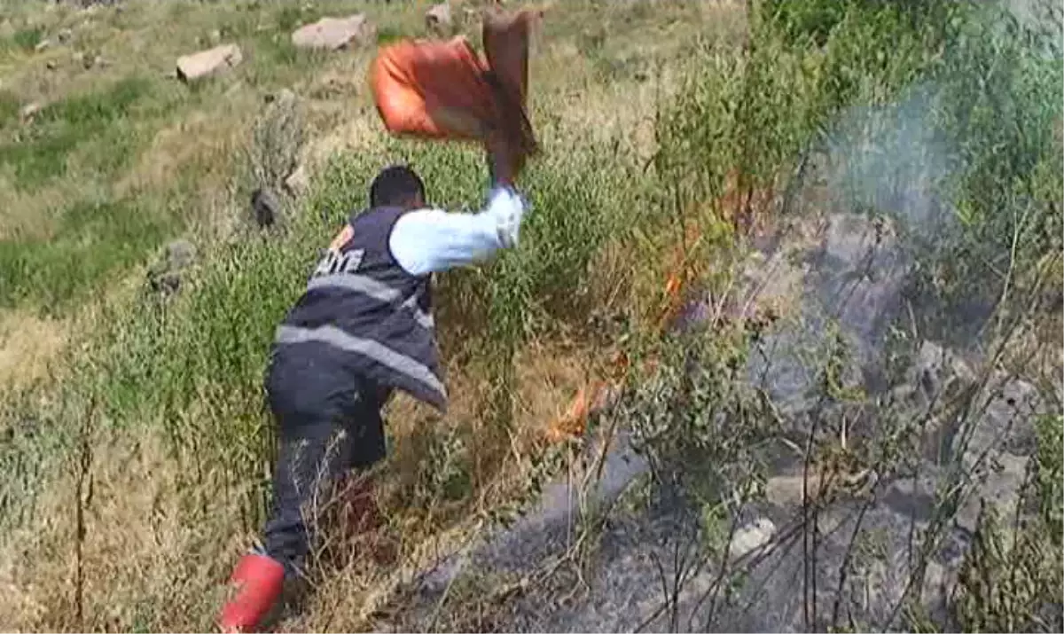 Itfaiyeciler, Tarihi Konağı Montlarıyla Kurtardı