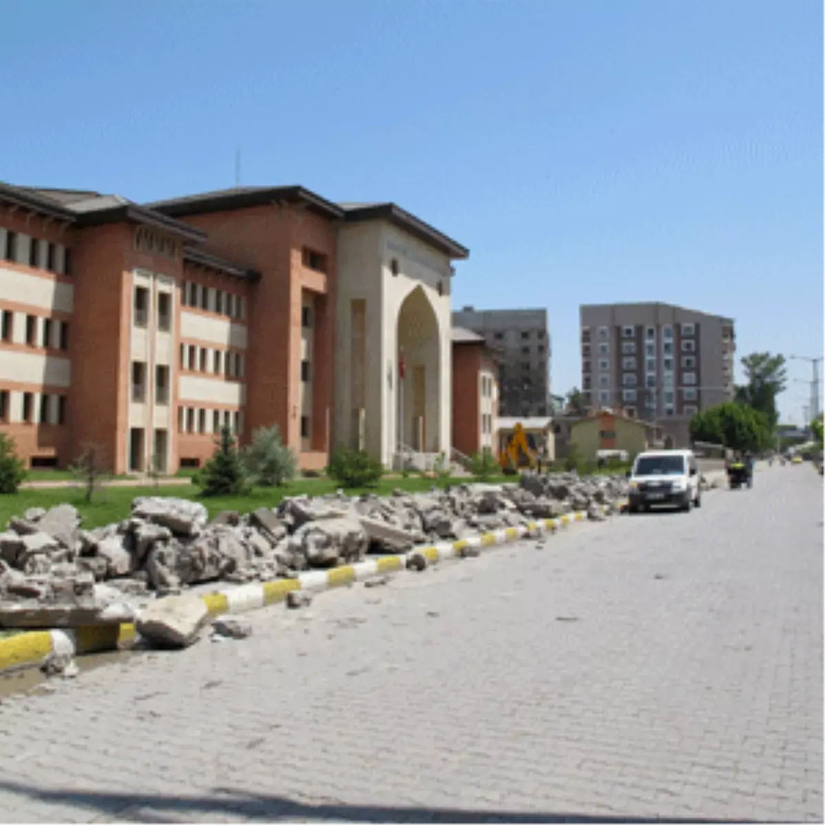 Yürüyüş Yolunda Yıkım ve Yapım Çalışması Devam Ediyor