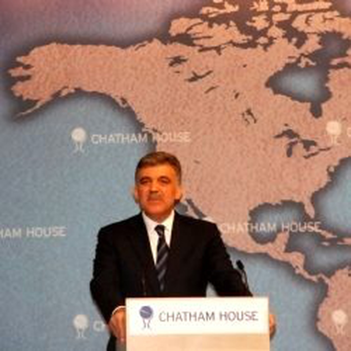 İngiltere Kraliçesi, Cumhurbaşkanı Gül ve Eşini Londra'ya Davet Etti