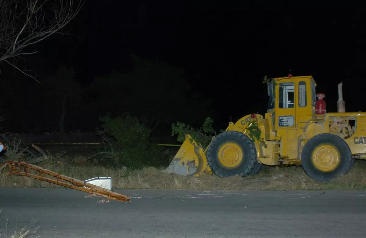 İş Makinesinin Çarptığı Ağacın Altında Kalan Kadın Öldü