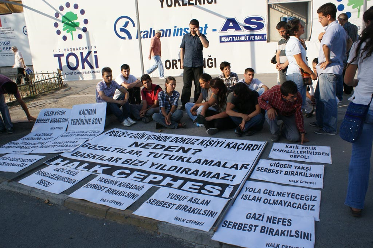 İstanbul'da Dhkp-C Operasyonu 9 Gözaltı