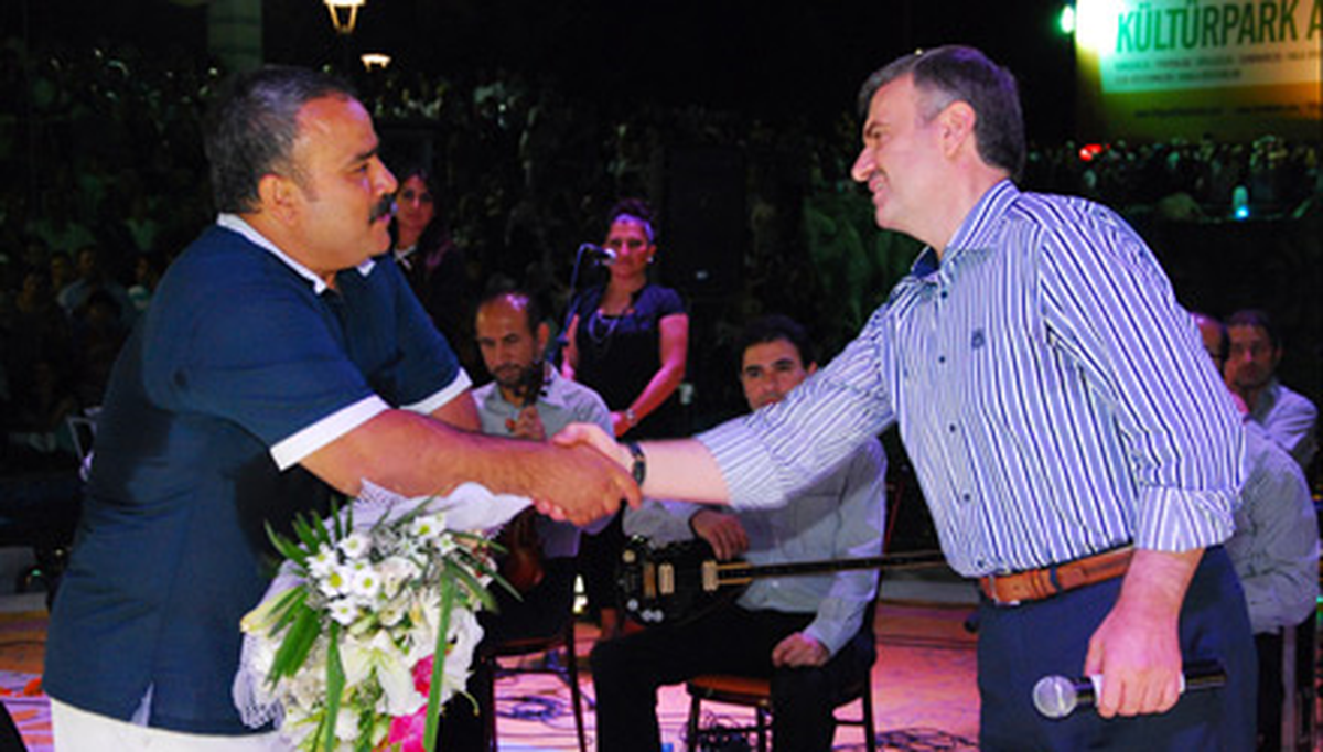 Kültürpark'ta Bülent Serttaş Sahne Aldı