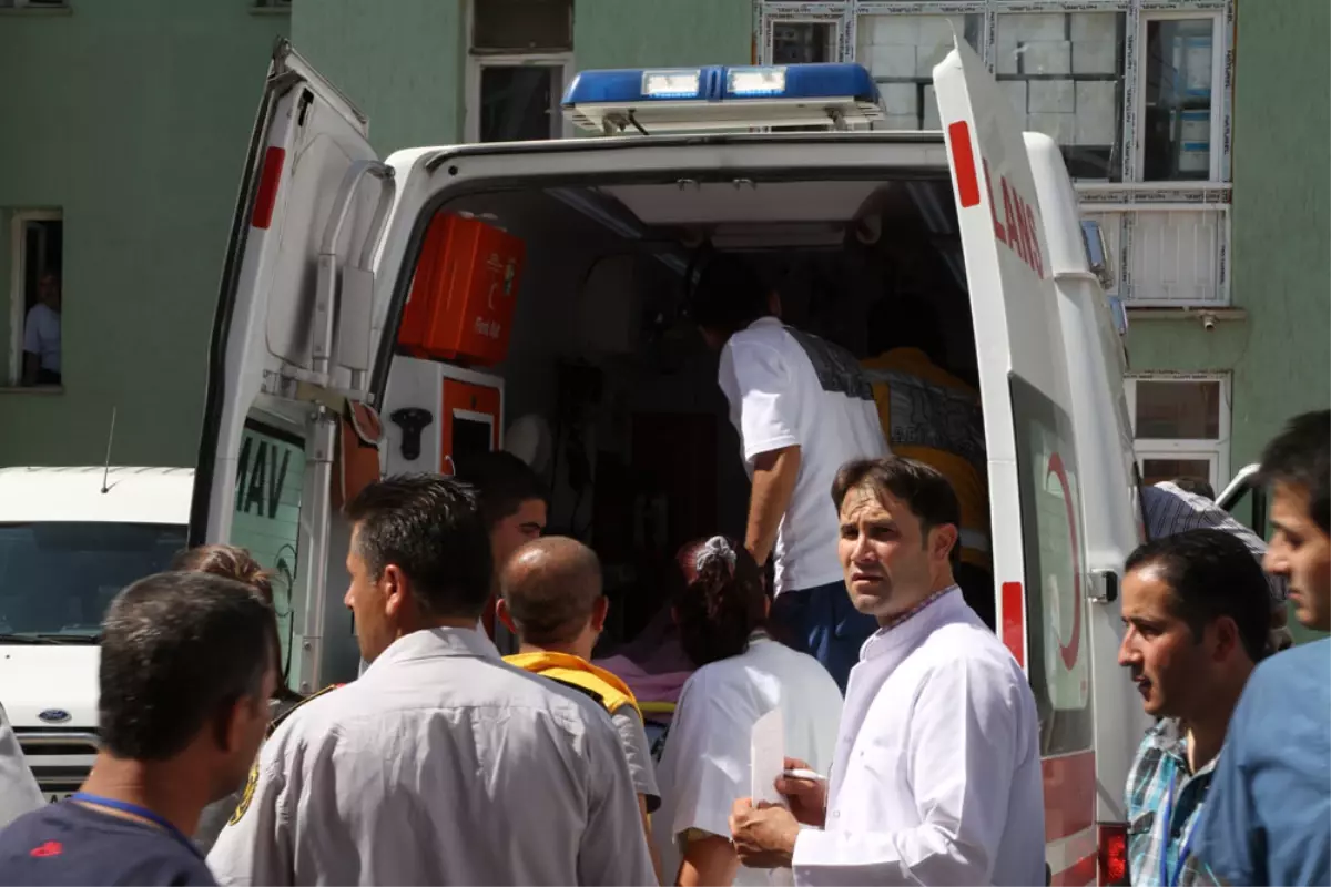 Erciş\'te Mera Yüzünden Silahlı Kavga