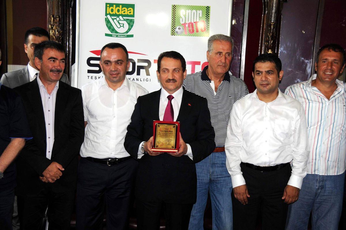 Yerel Basından Atalay'a Teşekkür Plaketi