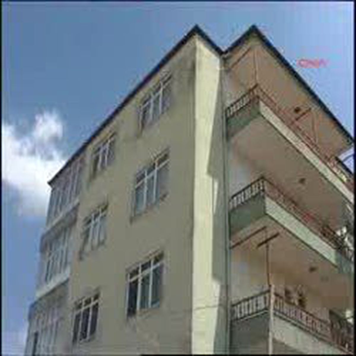 Belediyenin Kültür Merkezi İnşaatı Reşide Hanım'ın Evini Çatlattı