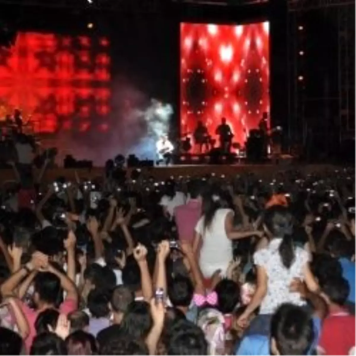 Tarkan Konya\'yı Salladı