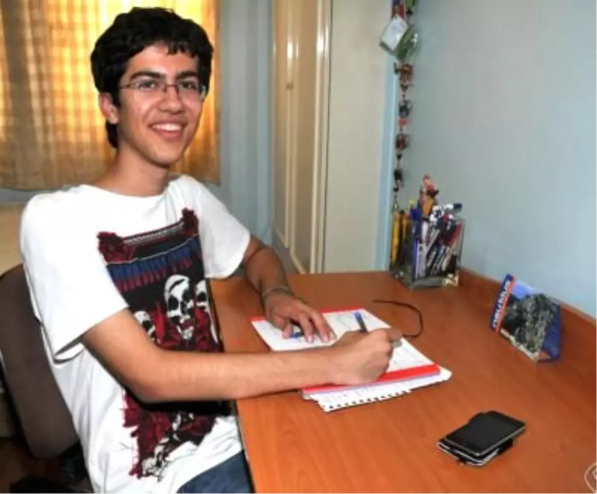 Liseli Genç Yapay \'Olesi\' Dili Oluşturdu