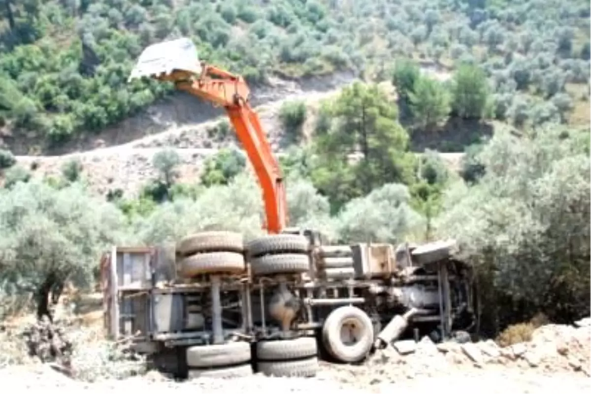 Kullandığı Kamyonun Altında Can Verdi