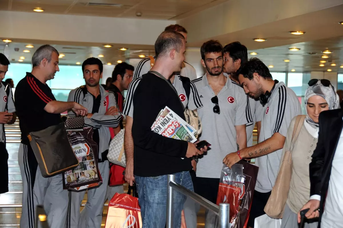 12 Dev Adam Yurda Döndü