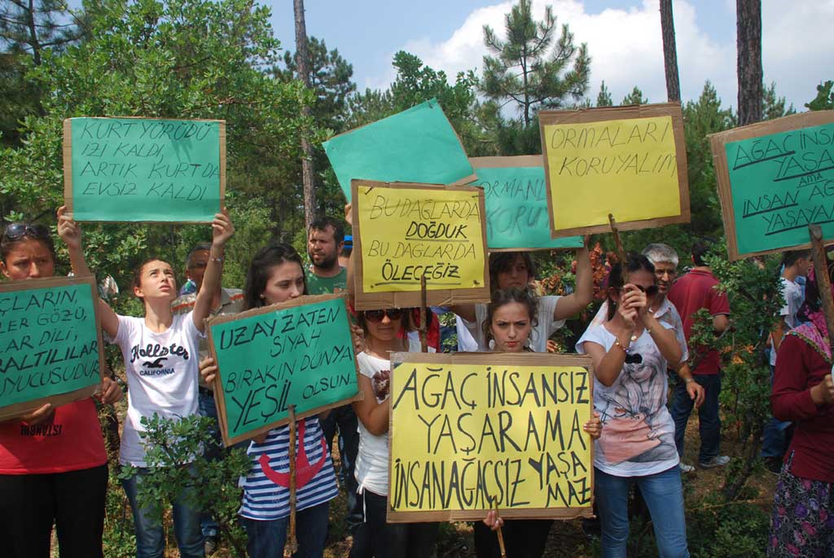 Ömeraltı Köylüleri Bu Kez Kendilerini Ormana Zincirledi