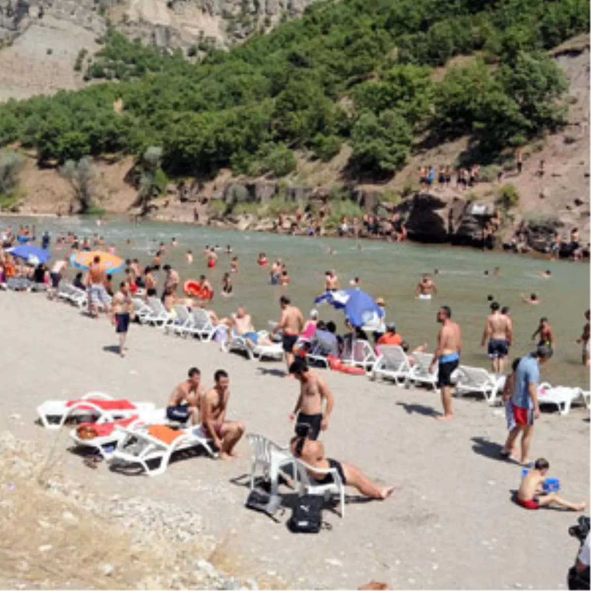 Burası Akdeniz\'de Bir Sahil Değil...