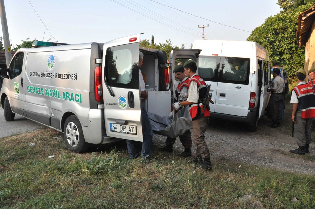 Evinin Bahçesinde Cesedi Bulundu