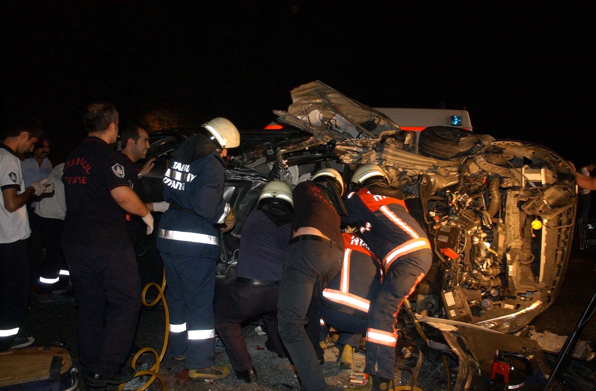 Önce TIR'a sonra da Tankere Çarptı
