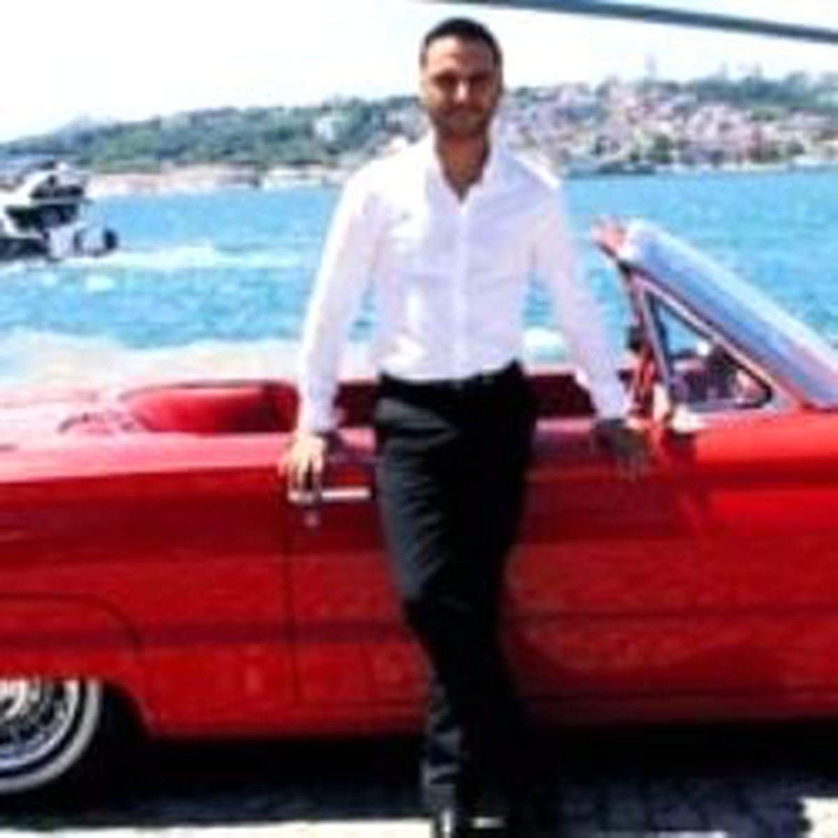 Kliplerin Başrolünde Klasik Otomobiller Var