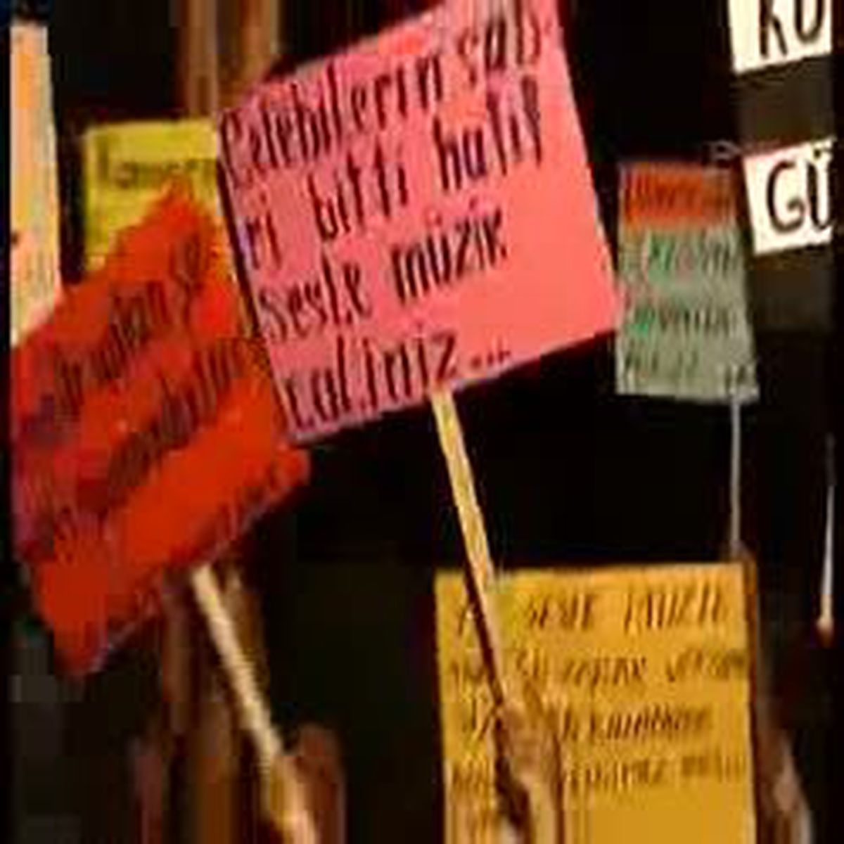 Çeşme1 Çeşme'de Gürültü İsyanı