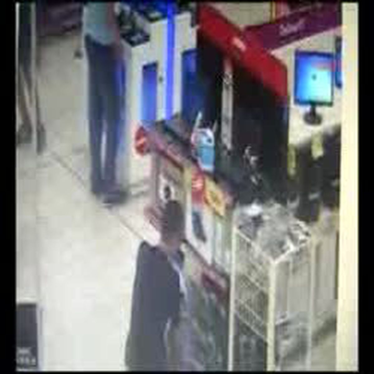 Laptob\'u Kıyafetle Kamufle Ediyordu