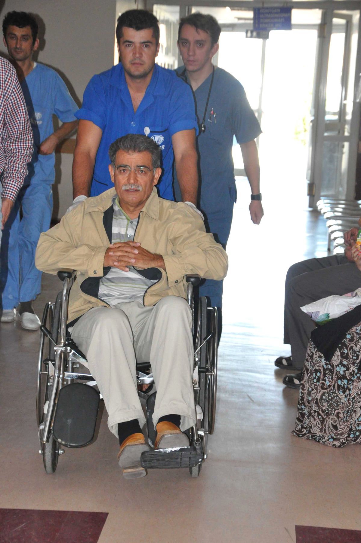 Eski Bakan Kazada Hafif Yaralandı