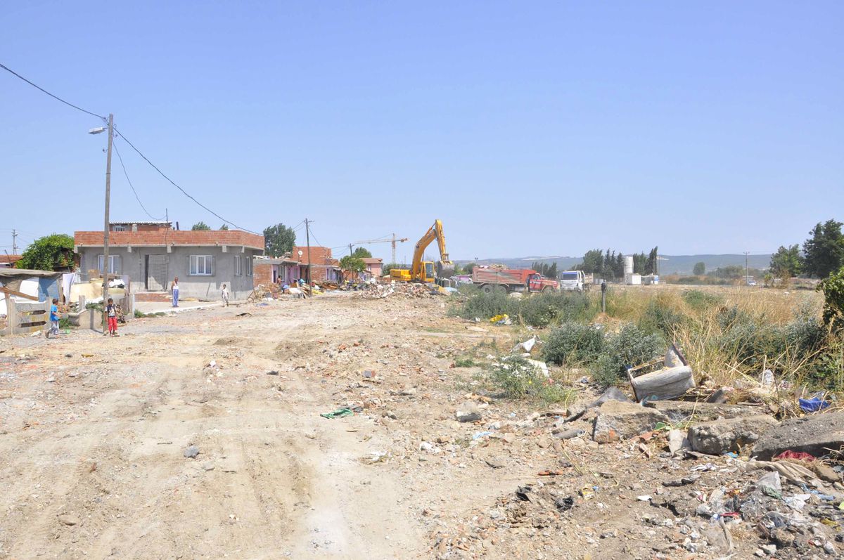 Gecekonduda Oturan Roman Kalmayacak