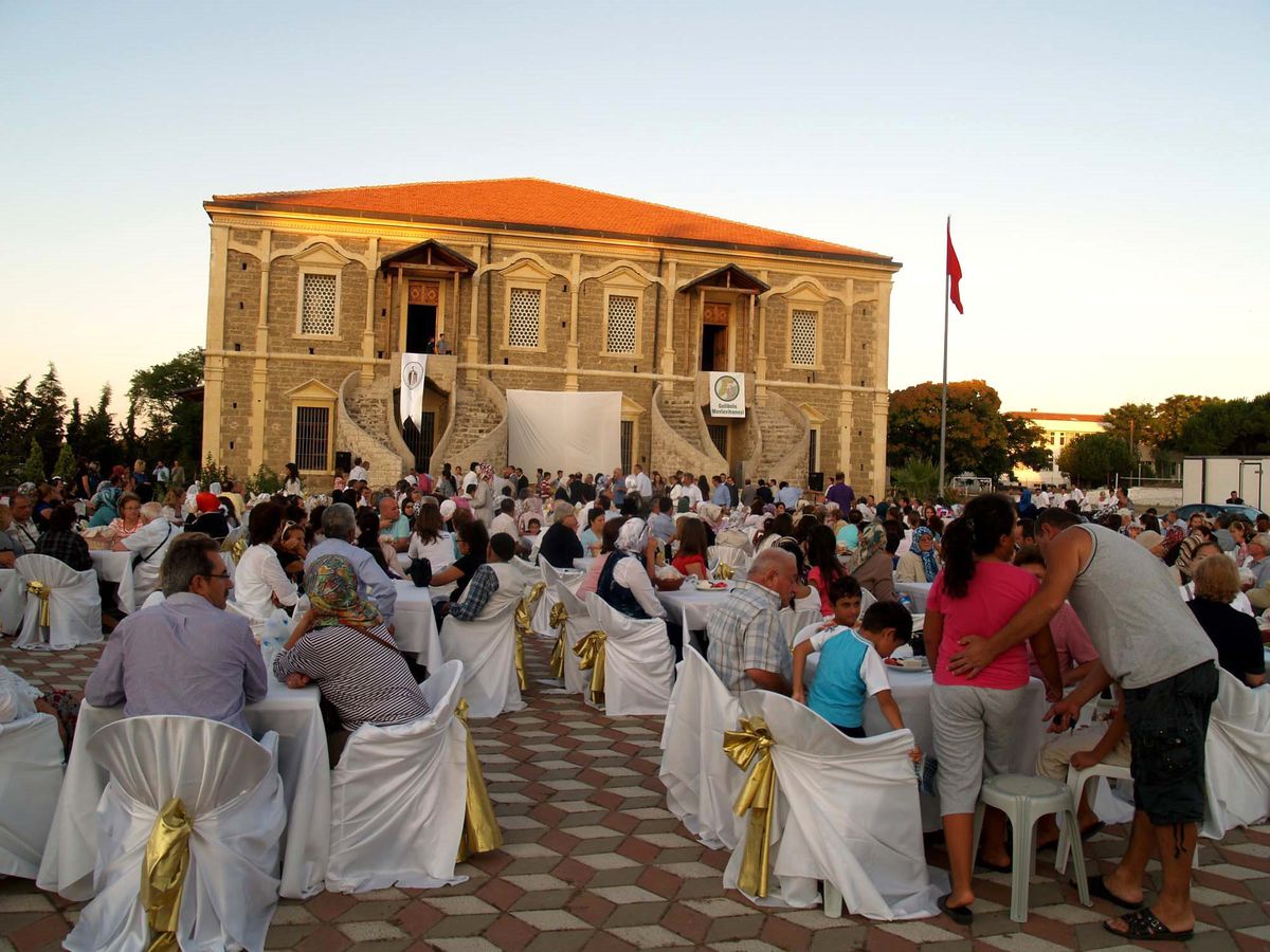 Gelibolu Mevlevihanesi'nde Bin Kişiye İftar