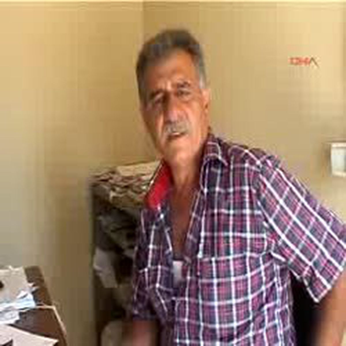 Televizyonun Altında Kaldı