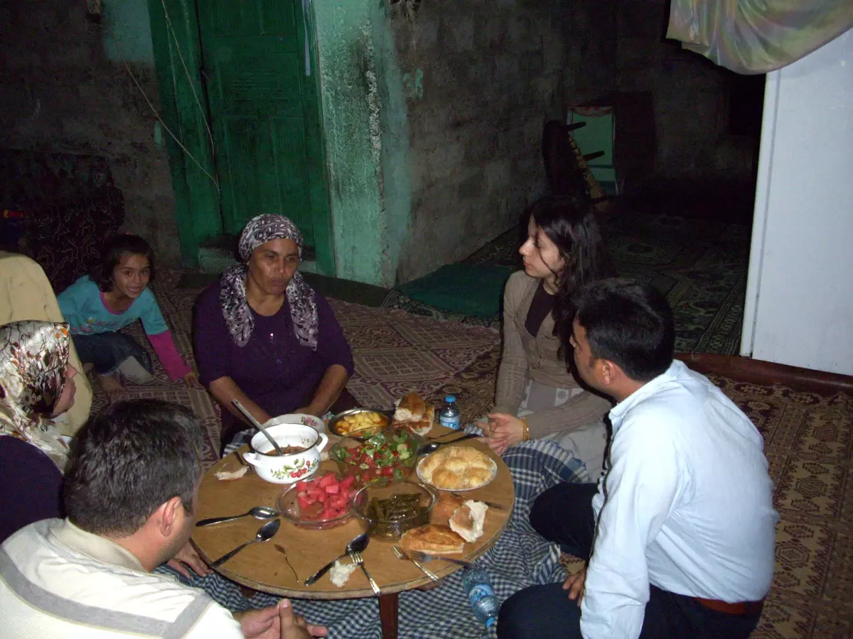 Kaymakam ve Eşi, İftarda Yoksul Ailelere Konuk Oluyor
