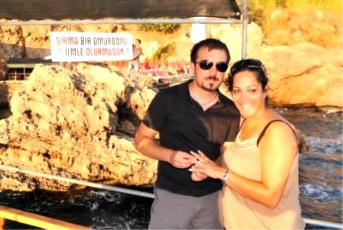 Tur Teknesinde Pankartlı Evlenme Teklifi