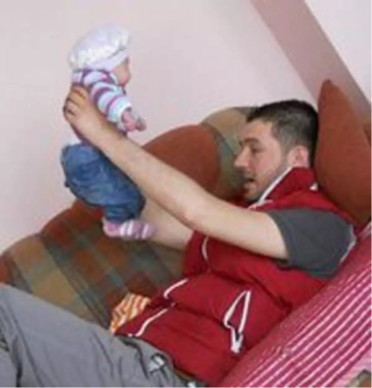 Üzerine Kaynar Su Dökülen Bebek Öldü