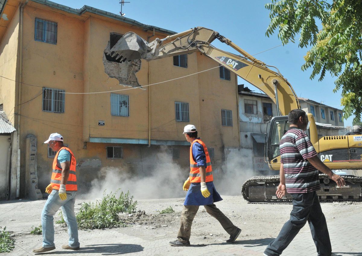 Ankara'da Genelevin Yıkımına Devam Edildi