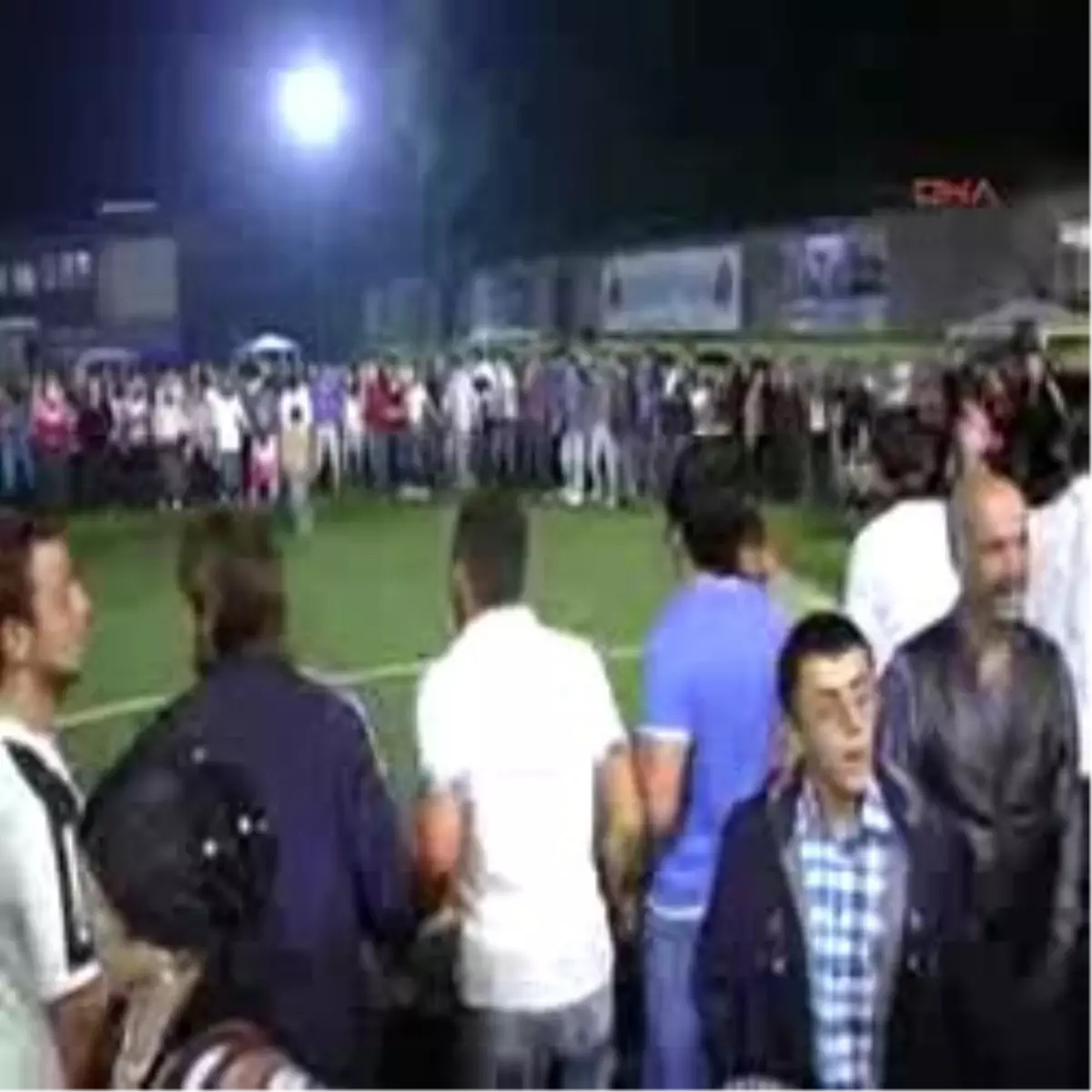 Sunucu, Sahnedeki Horon Şovu Sırasında Fenalaştı