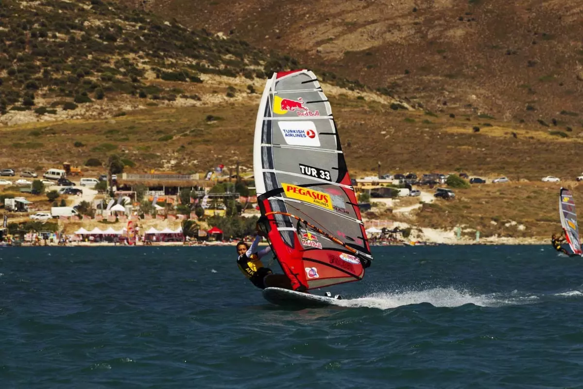 Aylin Üçüncü Sırada