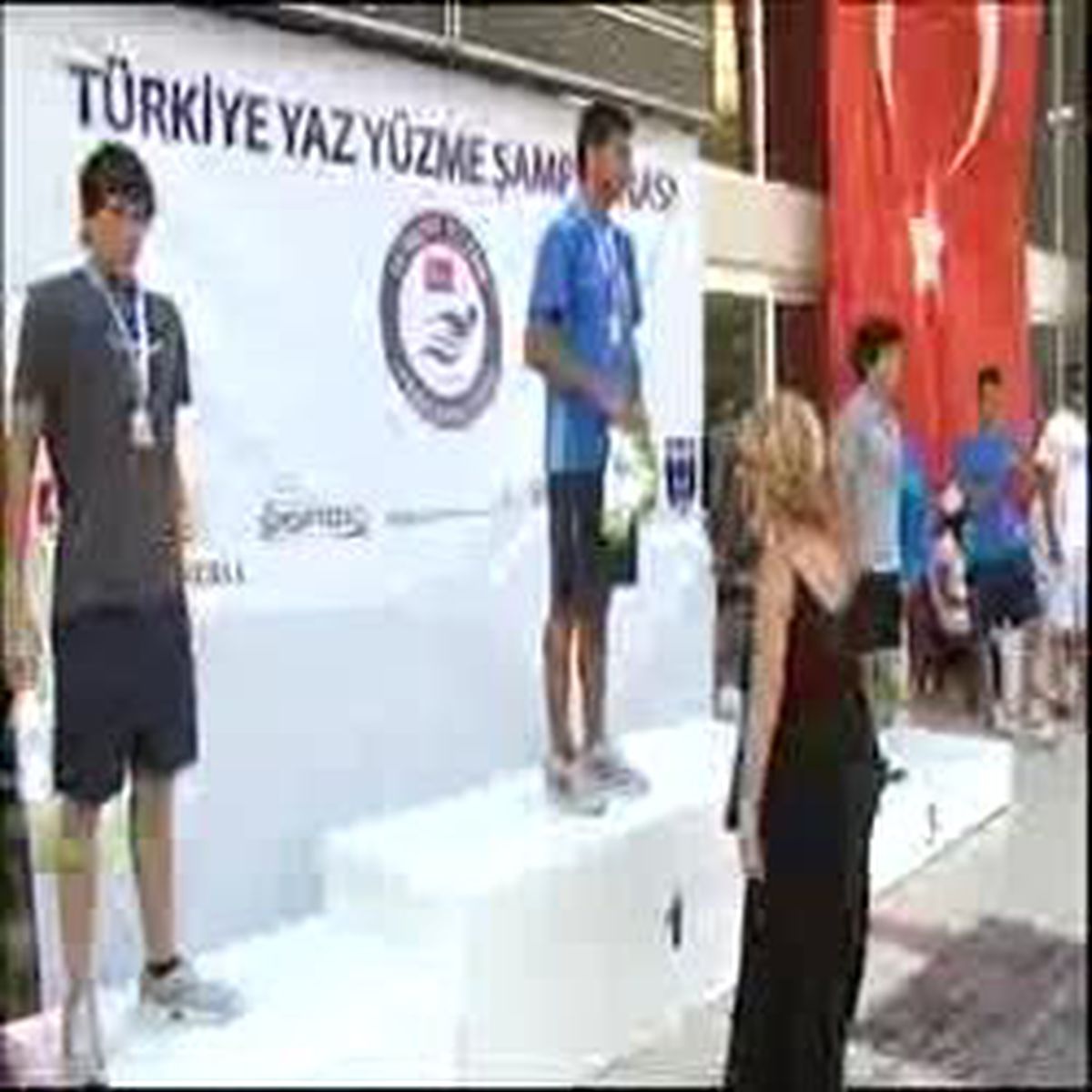 Yüzmede 2 Rekor