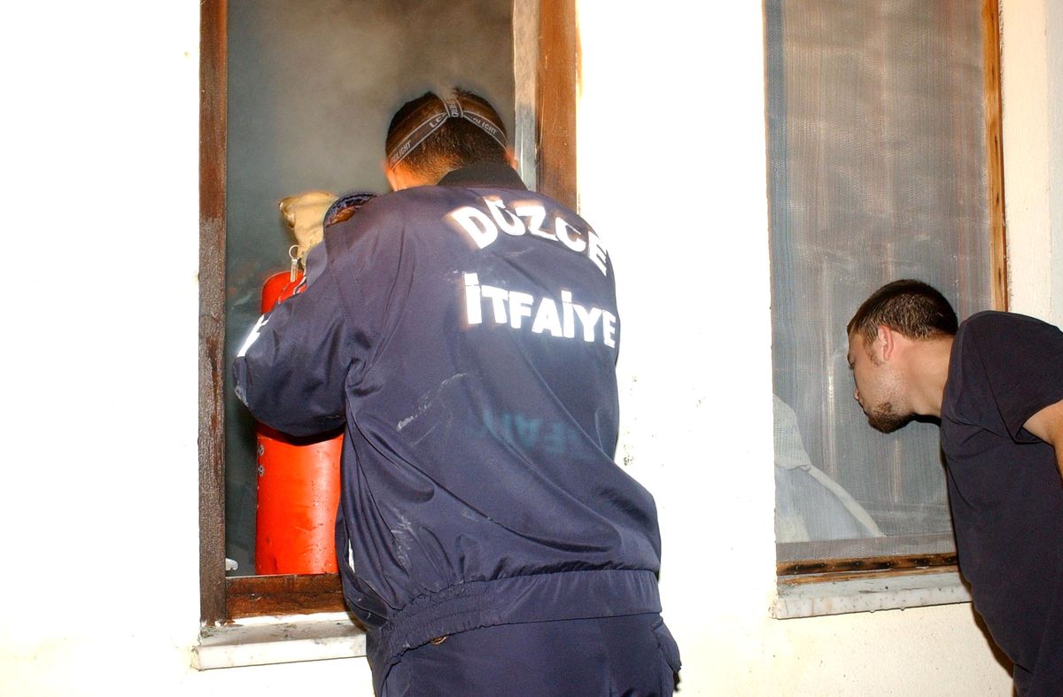 Kablosu Tutuşan Elektrikli Süpürge Evi Yaktı