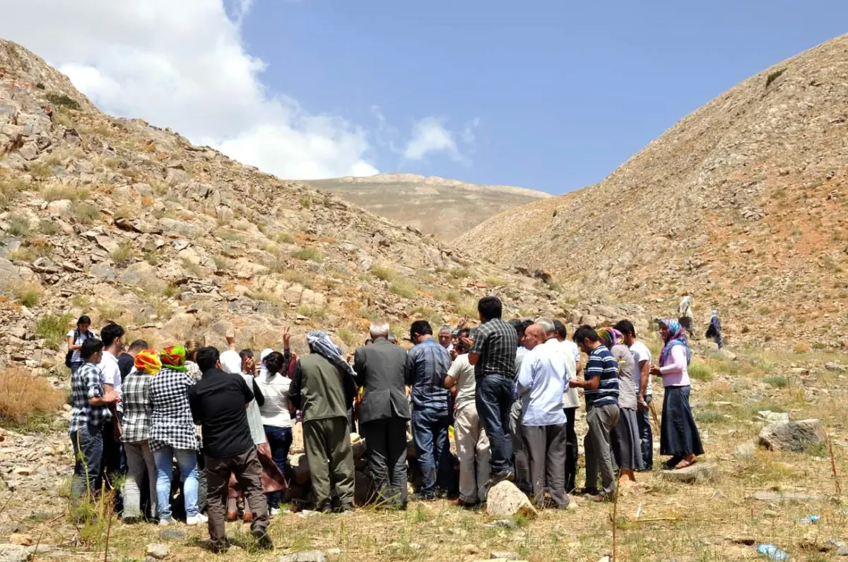 PKK\'lıların Aileleri: Çatak\'taki Toplu Mezar Açılsın