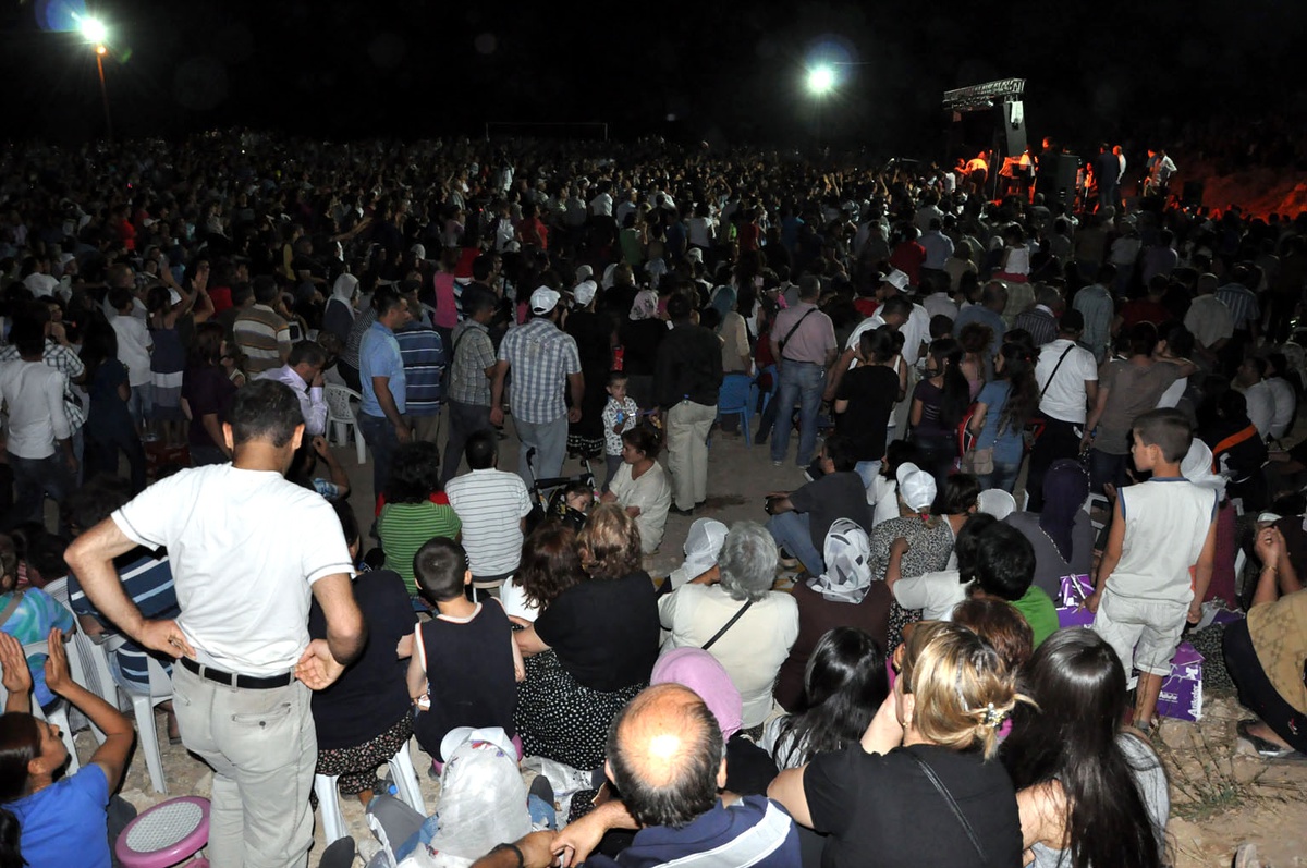 CHP Milletvekili Sabahat Akkiraz Elazığ'da Konser Verdi