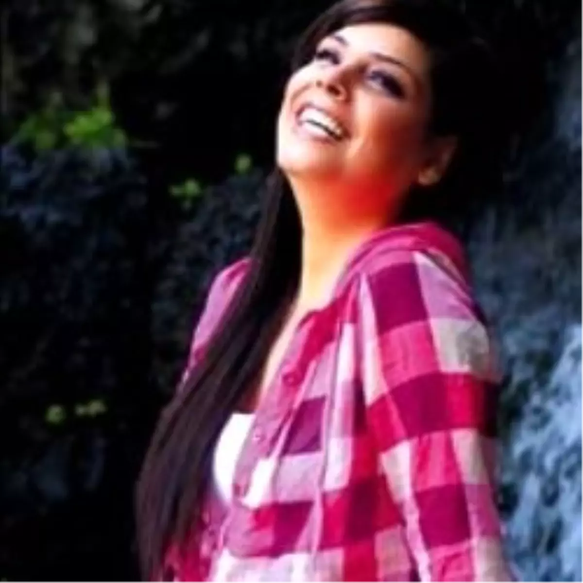 Hem Oyuncu Hem de Şarkıcı