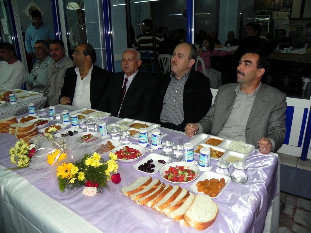 Lüleburag'da Roman Mahallesinde Mehterli İftar