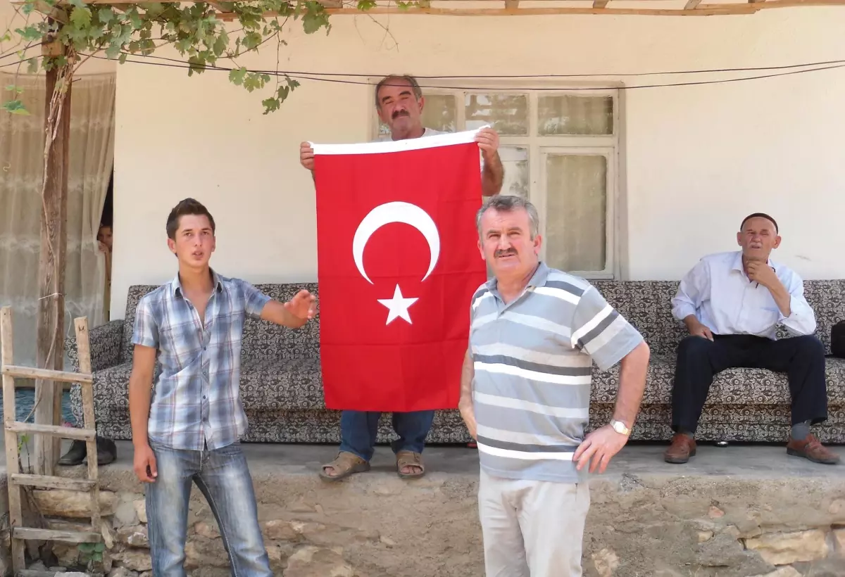 Şehit Yüzbaşı Erdal Okul\'un Köyünde Hüzün