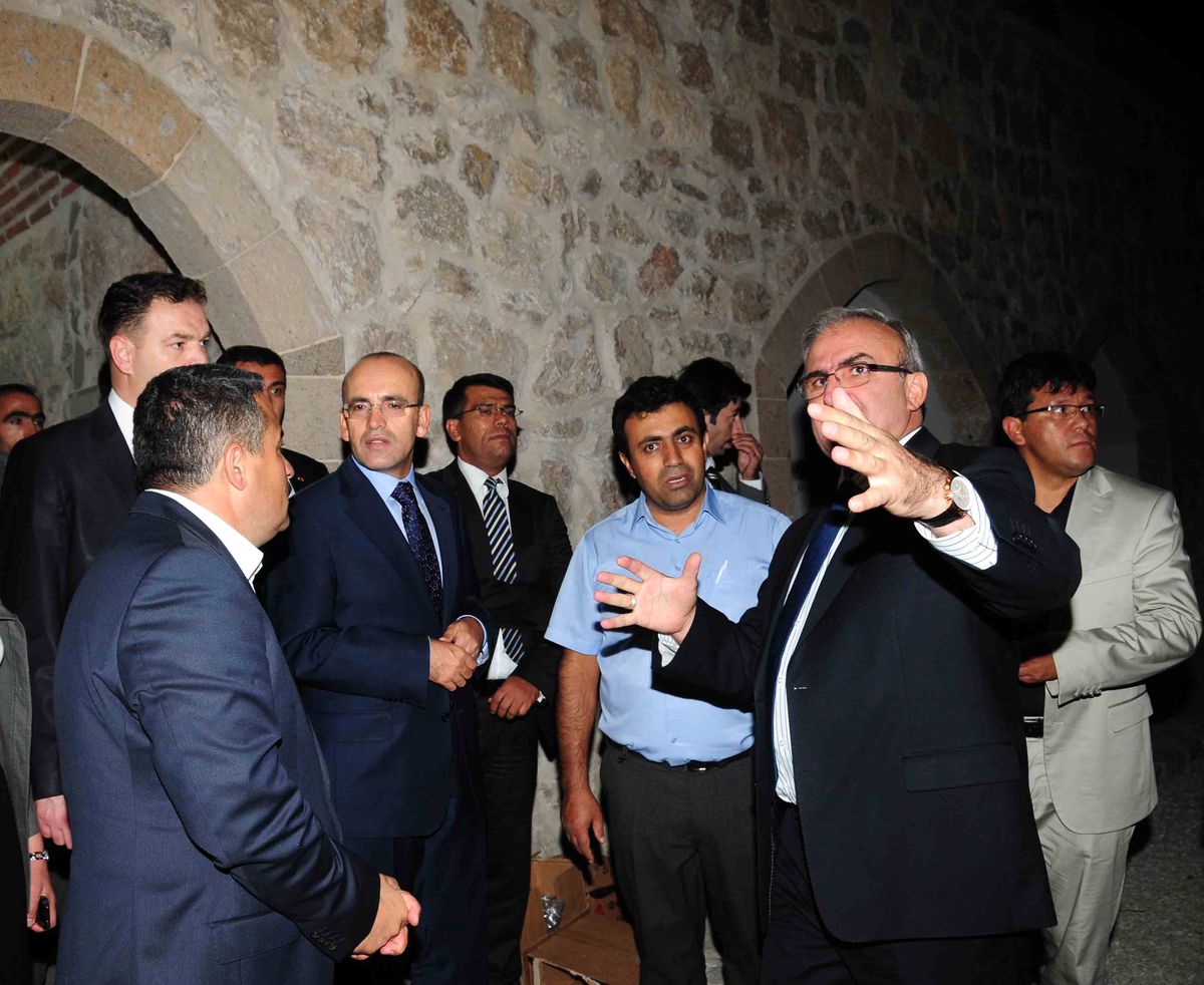 Bakan Şimşek'ten Eski Van Şehrin'deki Restorasyon Çalışmalarına Destek
