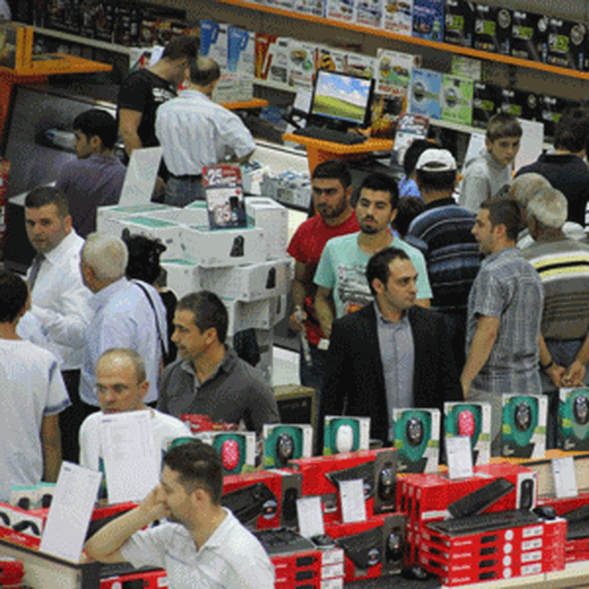 Vatan Bilgisayar'ın 42. Mağazası Denizli Hiperstore'a Yoğun İlgi